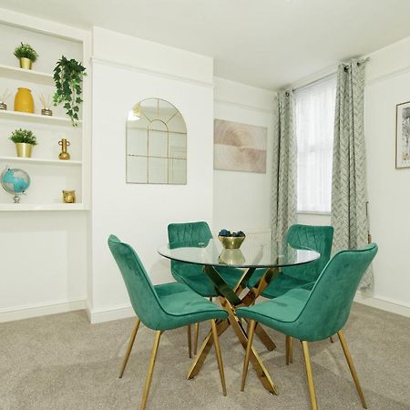 Lovely Luxury 3 Bed House Apartment Chatham  Exterior photo