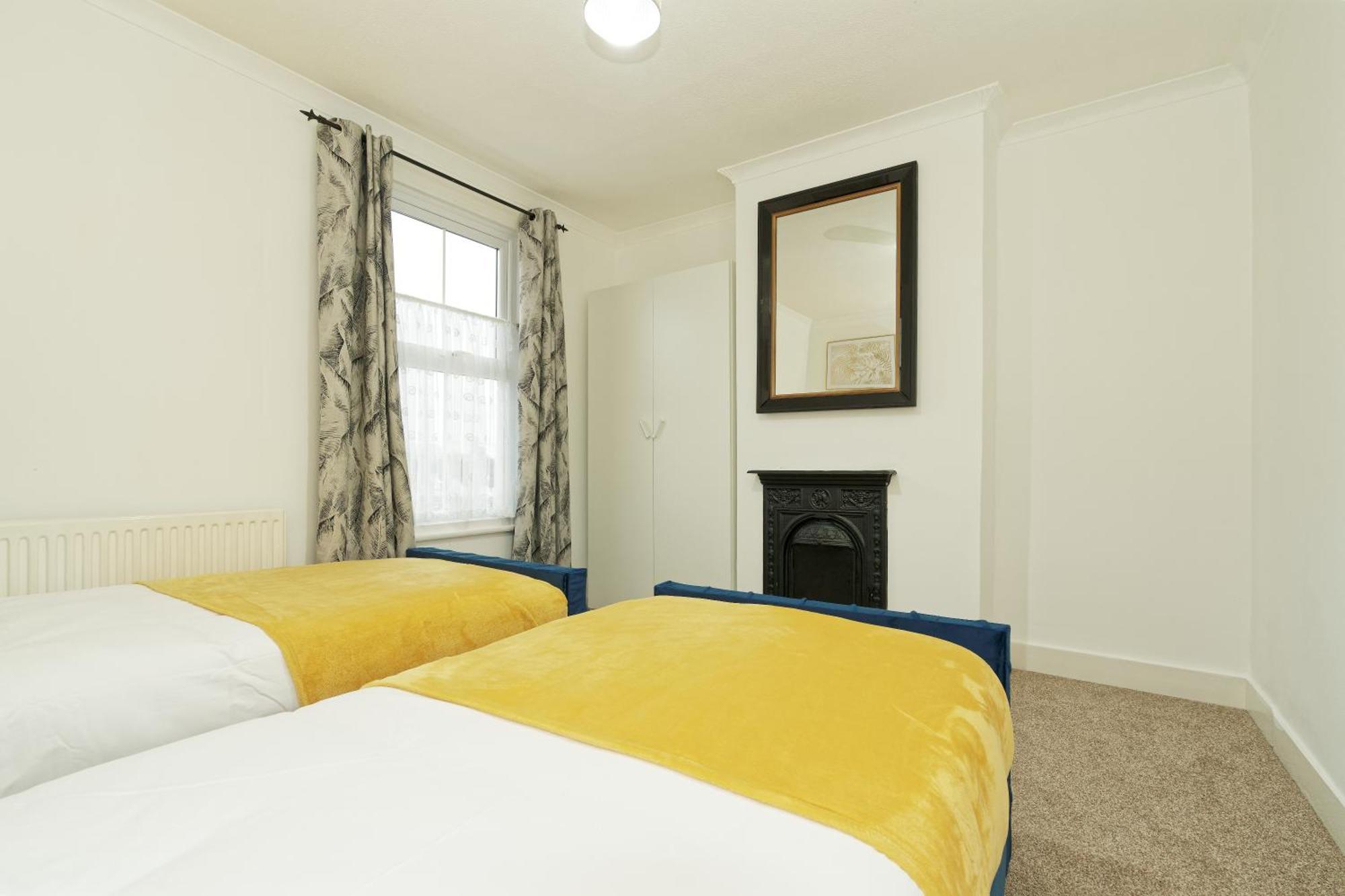 Lovely Luxury 3 Bed House Apartment Chatham  Exterior photo